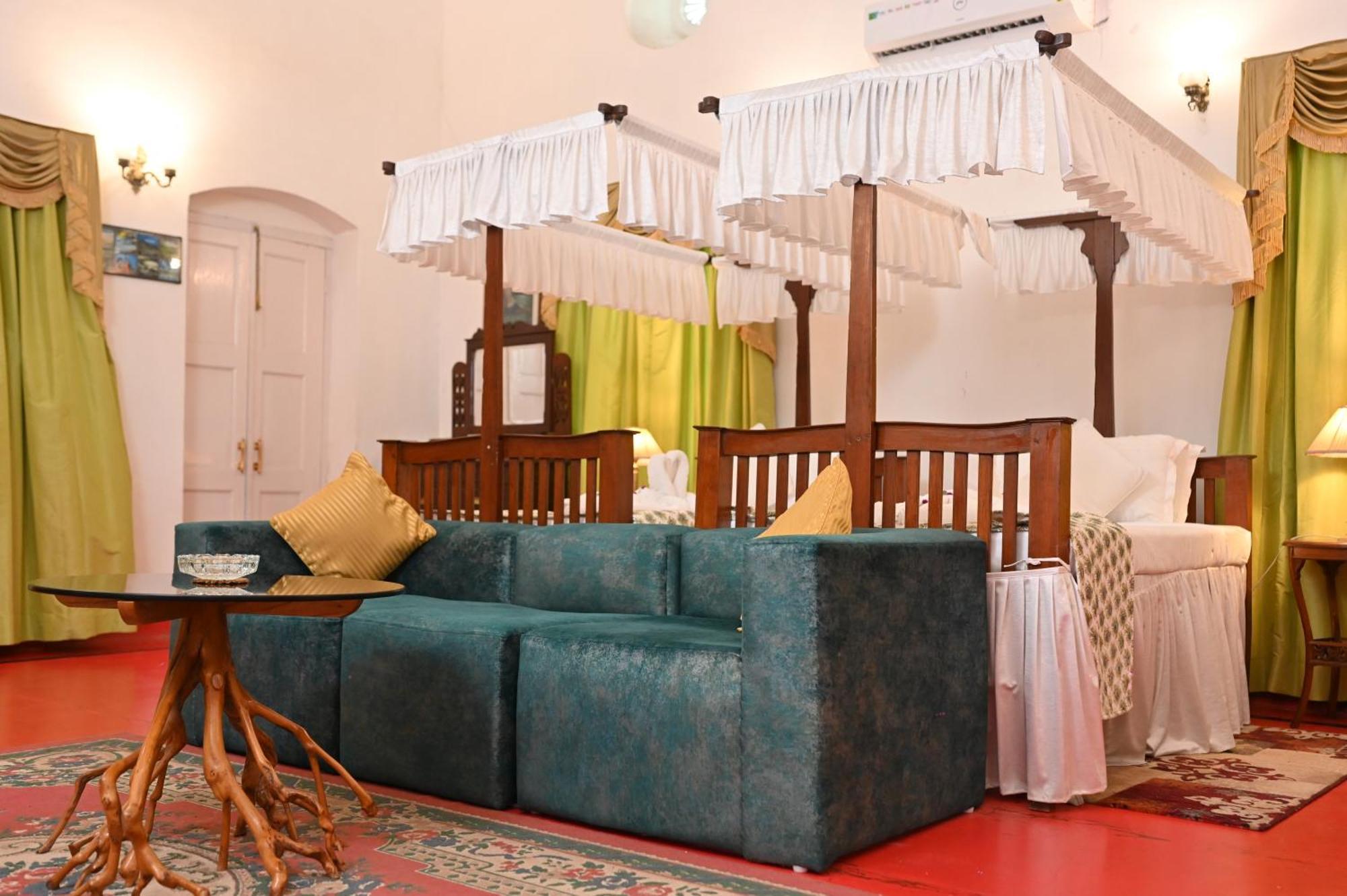 Thengal Manor Hotel Jorhāt Eksteriør billede